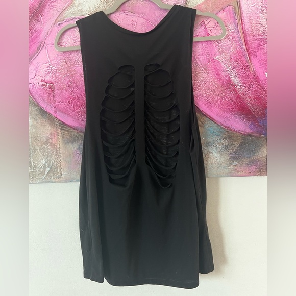 Women’s Skull Back Cutout Tank Top - Picture 3 of 4